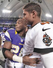 Freeman firma con Vikingos