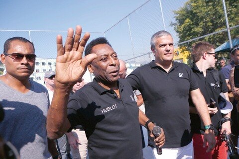 Pelé pasa susto en el hospital