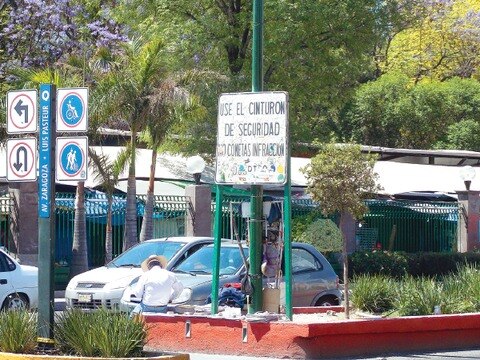 Mantienen cuidado de señalética en la capital