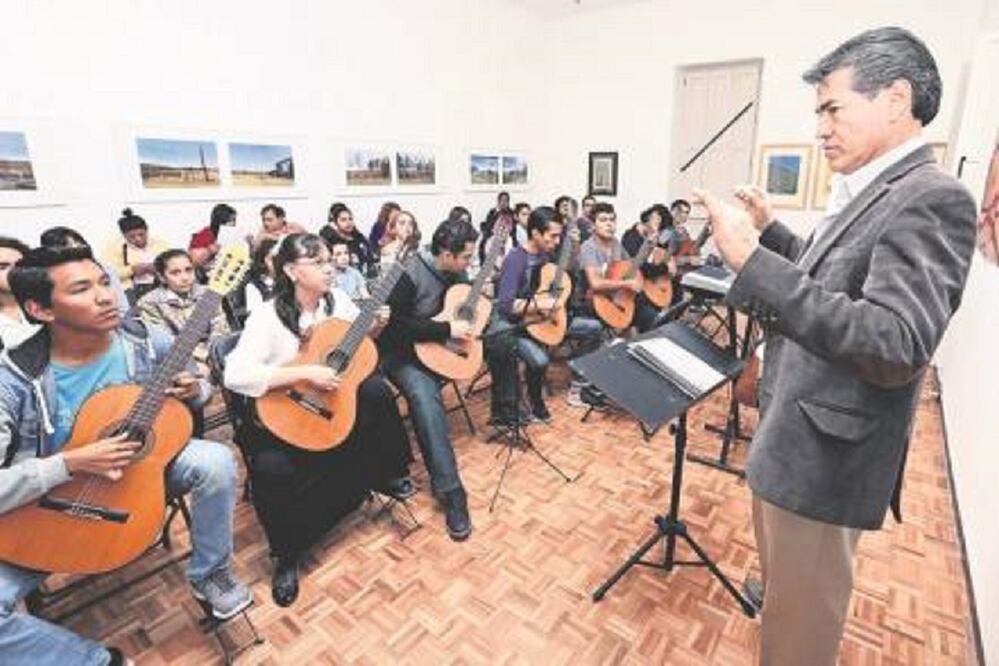 La maestra de canto señala que a través de disciplina amorosa los niños han logrado vencer sus miedos y darse cuenta que se pueden sentir bien mediante la música (Fotos: ARIEL OJEDA. EL UNIVERSAL)