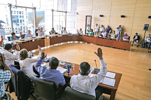 Agotan en Cabildo los 15 puntos de la orden del día