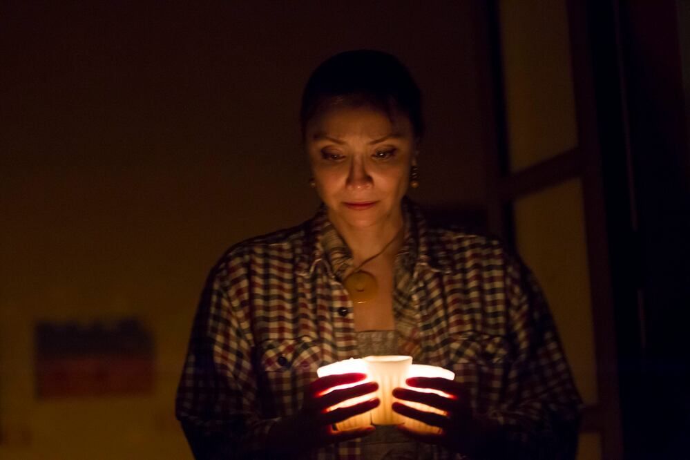 En esta puesta en escena tres personajes se encuentran sumergidos en la soledad, luego de llevar años sufriendo por pérdidas que solo ellos parecen recordar (FOTOS: DEMIAN CHÁVEZ. EL UNIVERSAL)