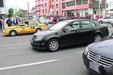Pretenden regularizar el taxi ejecutivo