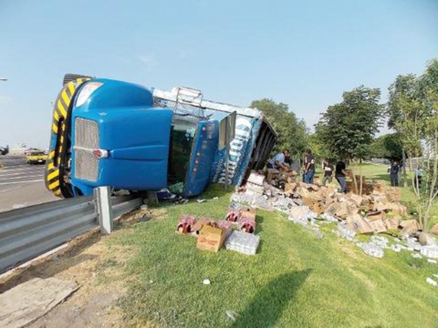 Accidente provoca caos en la Méx-Qro