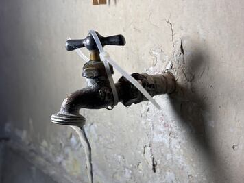 Fugas de agua afectan los mantos acuíferos