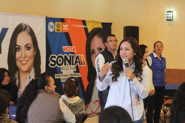 Rocha busca impulsar a mujeres de Cadereyta