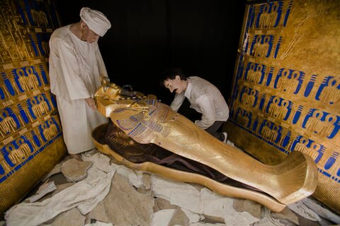 Tutankamón se queda más tiempo