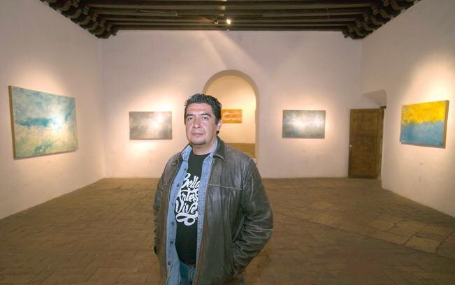 Aceves centró su trabajo en las tonalidades del cielo para diferenciar distintos momentos de la época imperial. (DEMIAN CHÁVEZ. EL UNIVERSAL)