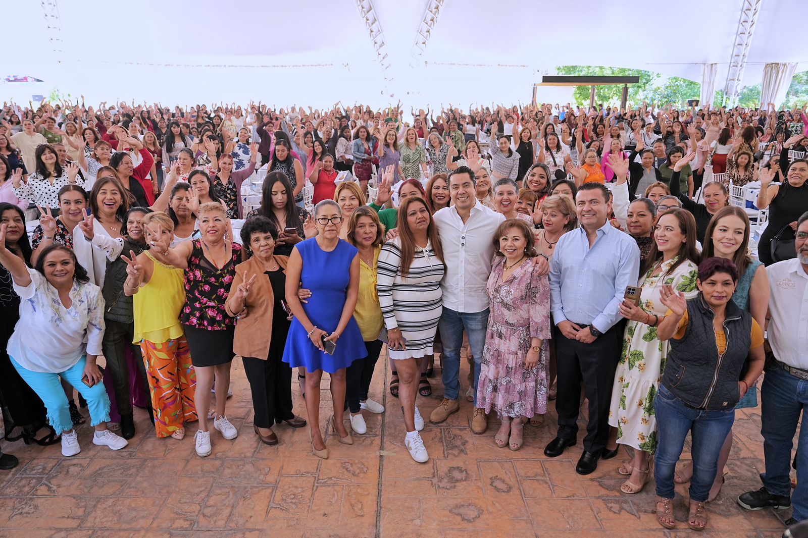“Son el corazón que impulsa a la ciudad”, Felifer Macías reconoce a madres trabajadoras del Municipio de Querétaro