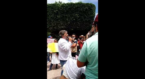 Ya liberaron al profe Jerónimo Sánchez, tras trifulca en Plaza de Armas