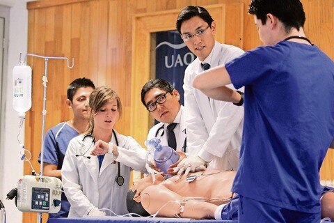 Médicos de UAQ, entre los mejores
