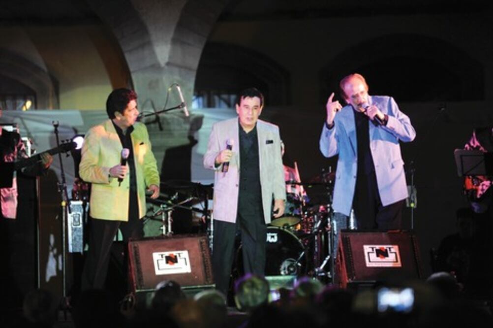 Los hermanos Castro le cantan al amor