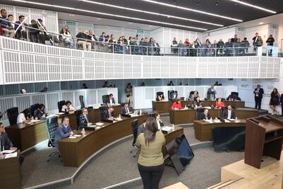 Aprueban las leyes de ingresos de municipios