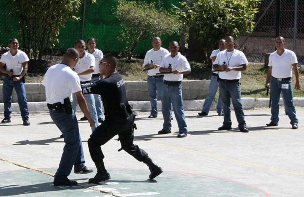La capacitación dura 10 meses, los cadetes deben tomar un curso en la ciudad de Querétaro y se abren grupos de 45 a 50 personas. (ARCHIVO. EL UNIVERSAL)