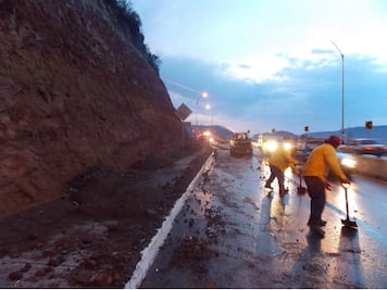 Se desgaja cerro en La Cañada