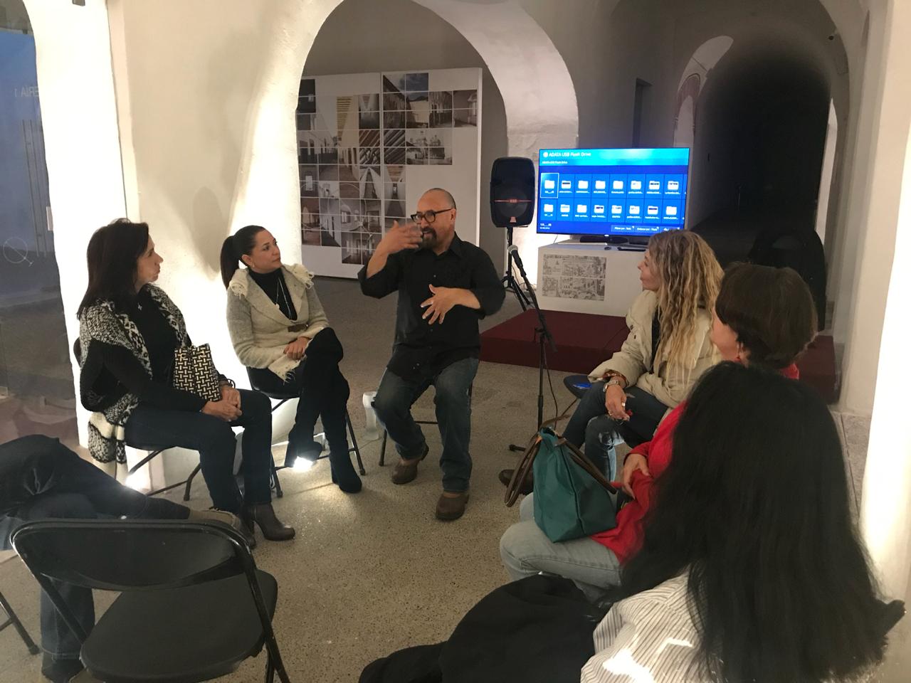 Rubén Maya dialoga en el MACQ