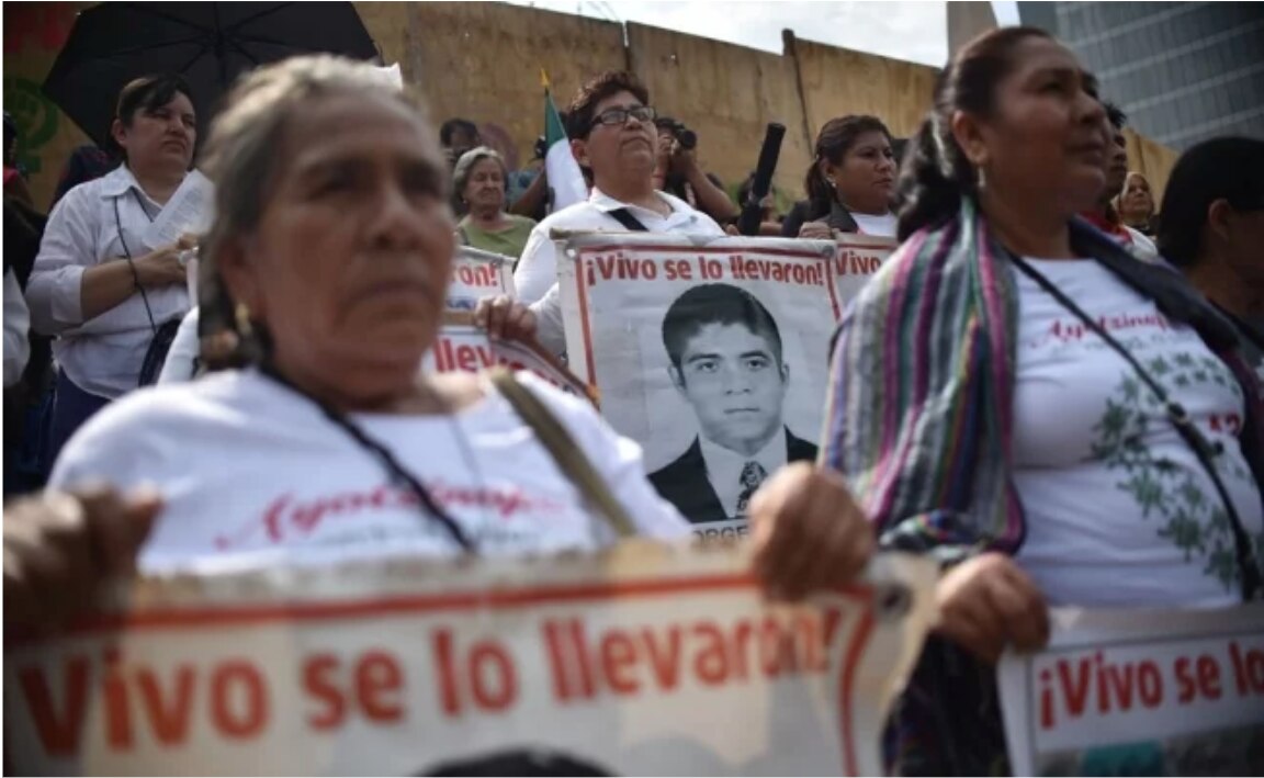 Marchan por los 43 normalistas de Ayotzinapa a 5 años de desaparición