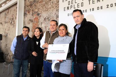 Benefician a 81 familias con programa Piso Firme