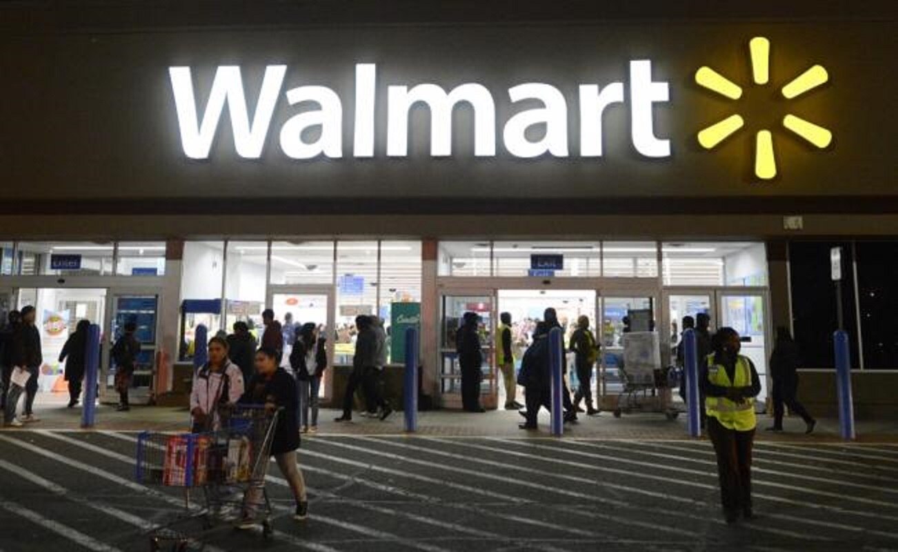 Walmart da batalla a Julio Regalado