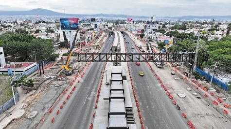 Mejora la movilidad; habilitan carriles centrales en  Paseo 5 de Febrero