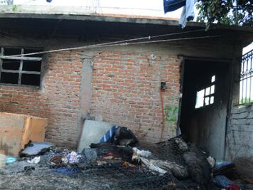 Fuego consume vivienda