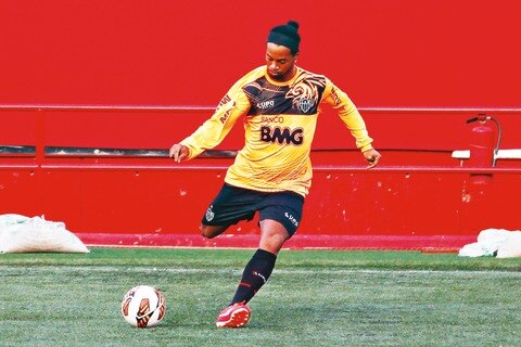 Quiere a ‘Dinho’ de fiesta en la cancha