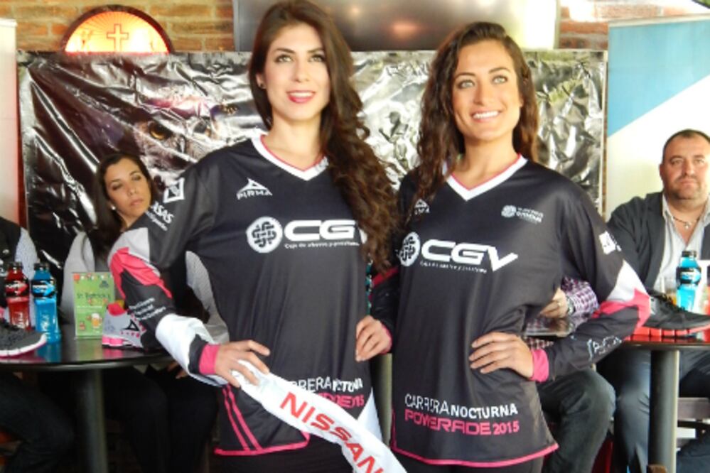 Con playera lista para correr por la noche