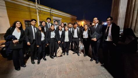 Alumnos del Conservatorio: Que el obispo nos escuche