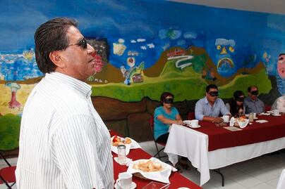 Organizan desayuno para concientizar sobre ceguera