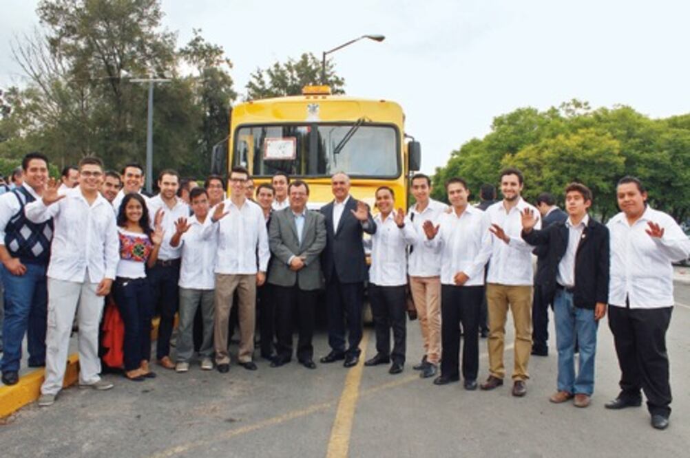 Dan autobuses a universidades