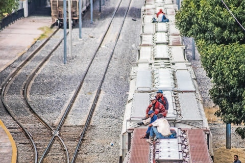 Buscan detener agresiones en vías férreas