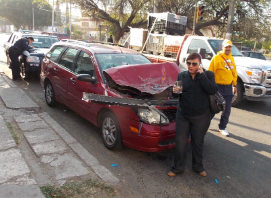 Choca conductor contra camión