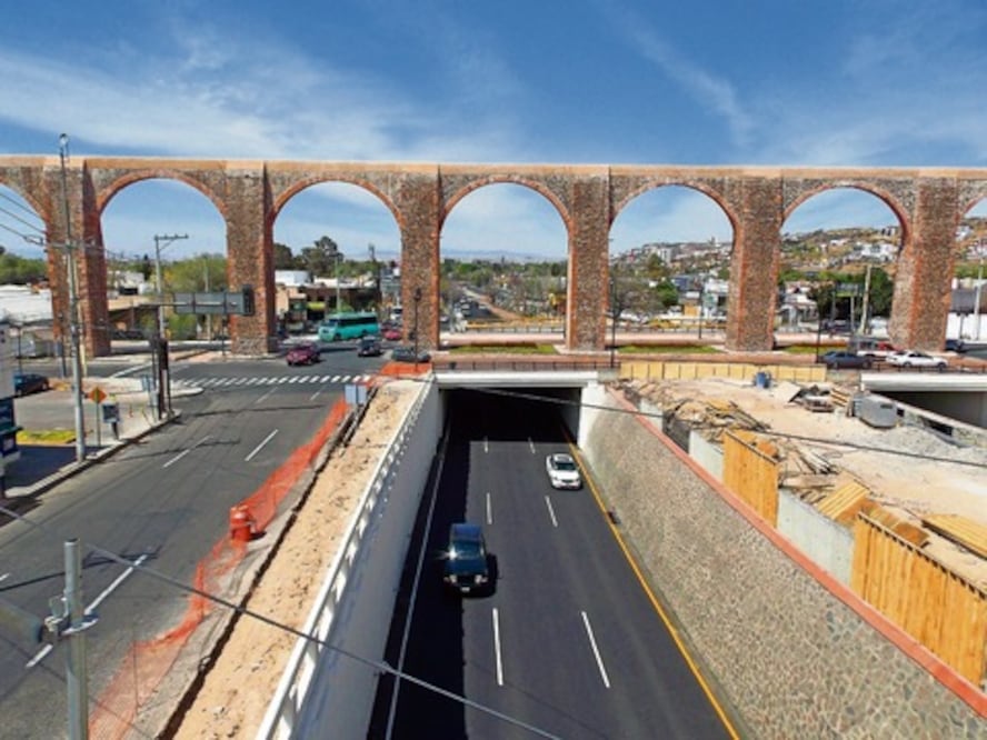 Cierran vialidad por reparación