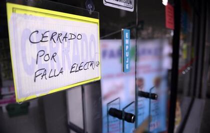 Incendio en subestación de CFE Juriquilla afectó también a negocios, reportan