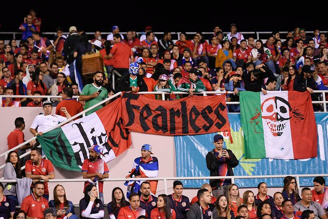 Algunos aficionados de México alentaron ante un Nacional repleto. (IMAGO7)