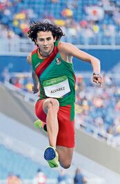  Beto Álvarez, cerca de las medallas