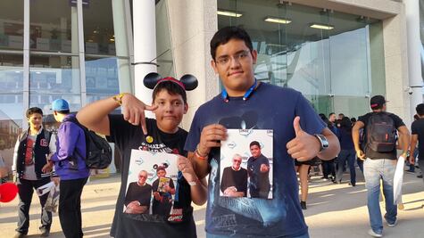 Fans presumen su foto con Stan Lee