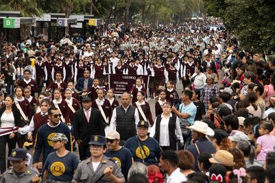 Ciudadanos ovacionan a otros héroes de México
