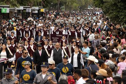 Ciudadanos ovacionan a otros héroes de México