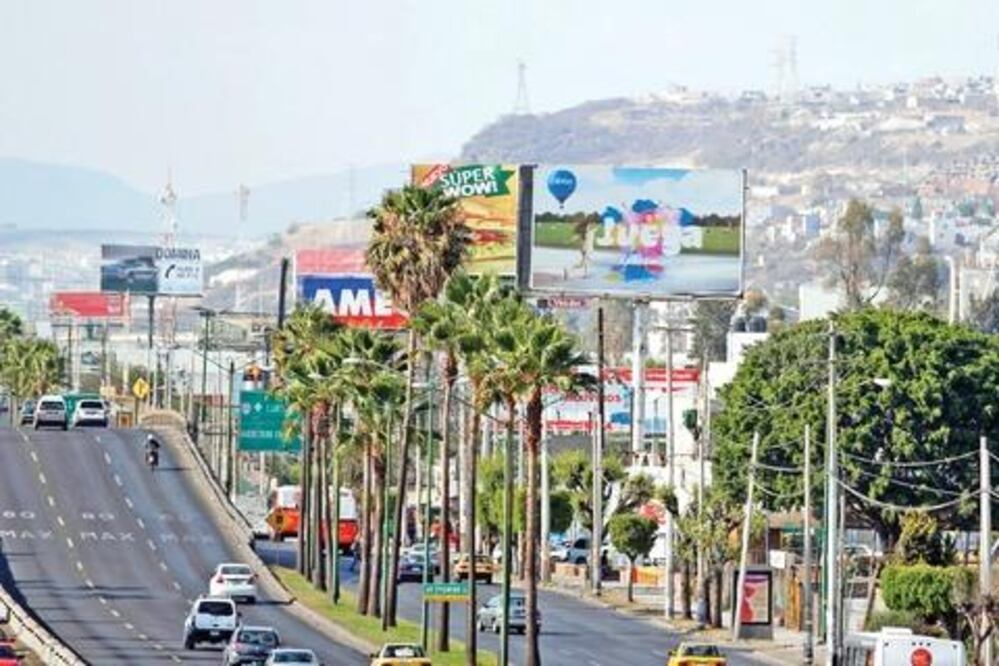 Piden desmontar 10 espectaculares