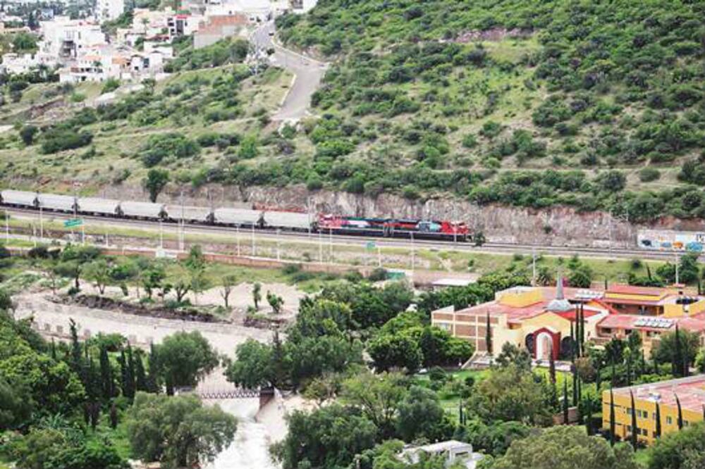 Frenan el tren de alta velocidad por recorte