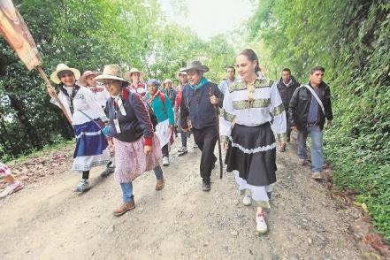 Peregrinación, nada las detiene en su camino a La Villa