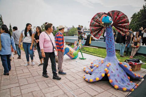 Exponen alebrijes