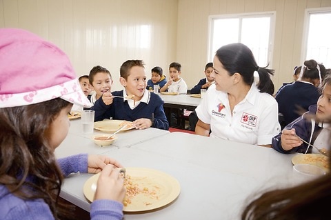 Visita Huber de Loyola aulas-cocina del DIF