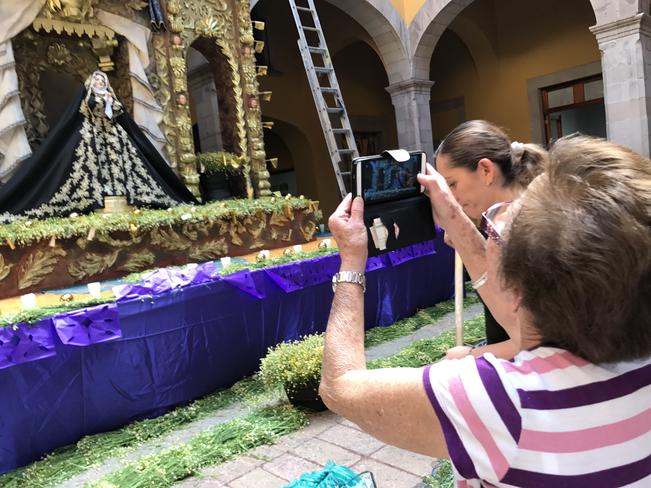 Tradición. Arte y moda en altares
