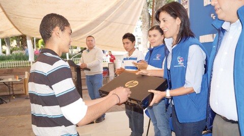 Huimilpan apoya a 50 estudiantes