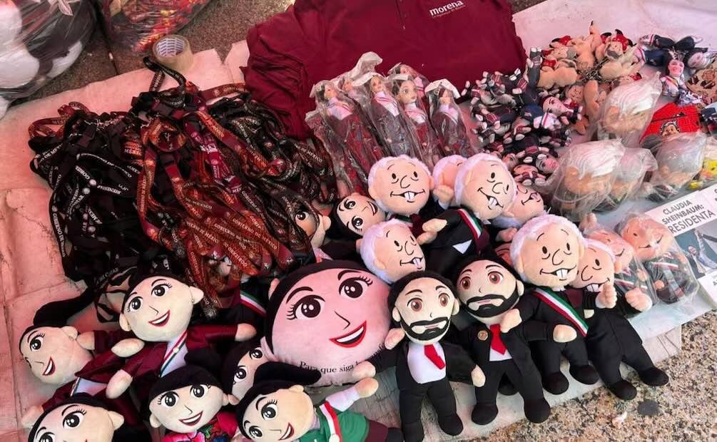 Venta de peluches "Harfuchitos" en la CDMX (07/03/2026). Foto: Alejandra Canchola / EL UNIVERSAL