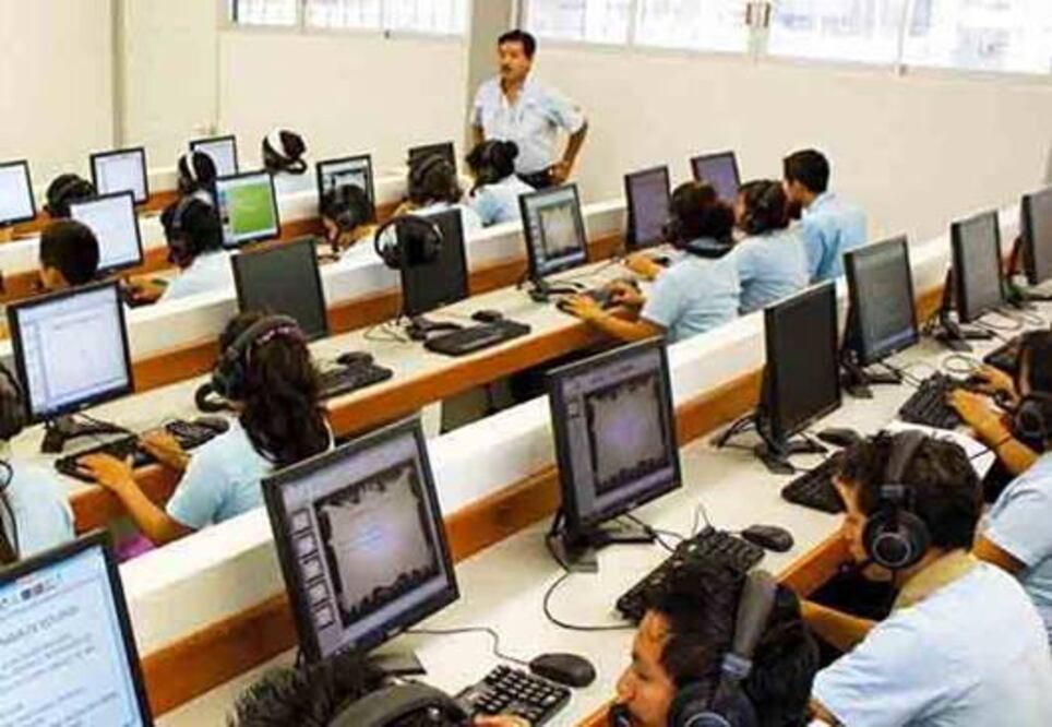 Demandan sueldo de maestros