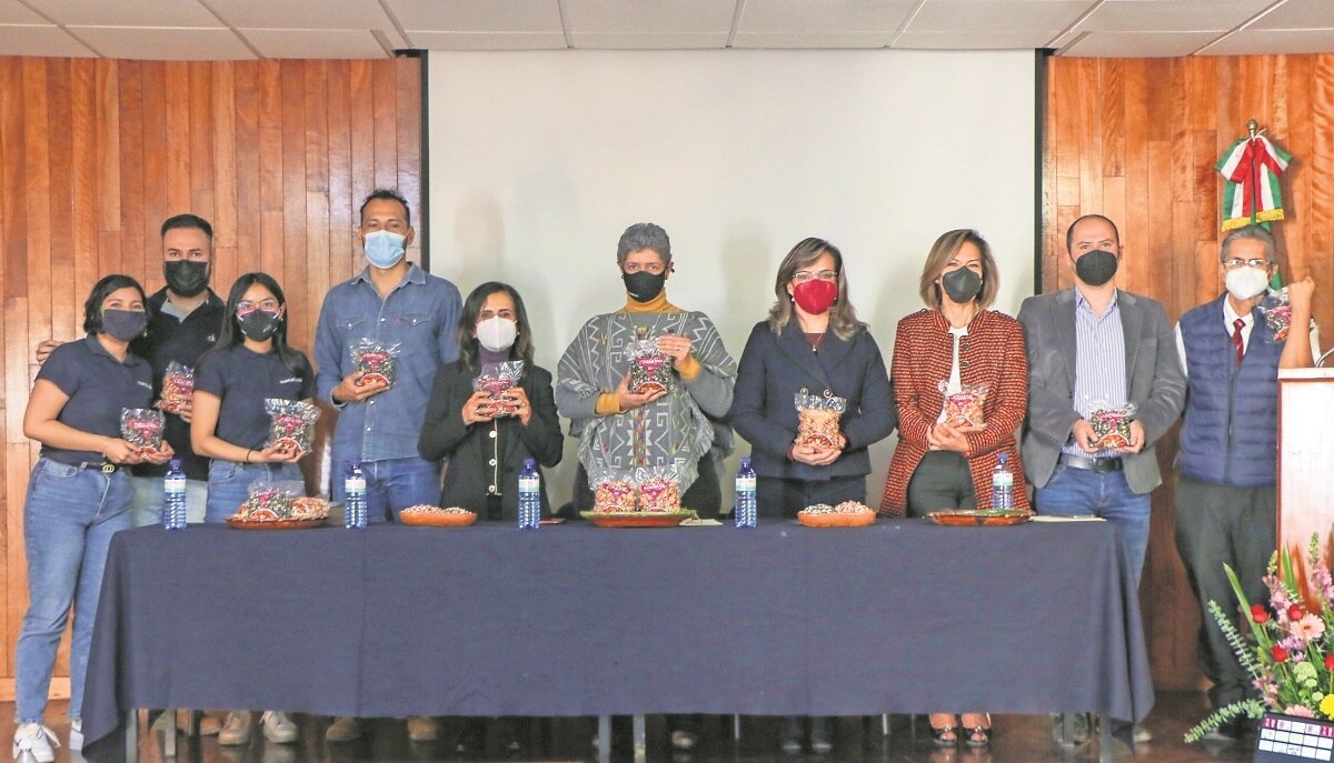 Presenta UAQ producto agroecológico