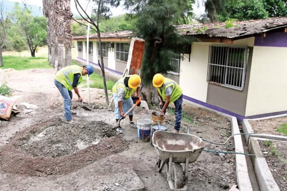 La matrícula escolar de la región es cercana a 100 mil alumnos de nivel básico, distribuidos en los municipios de Tequisquiapan, Amealco, Pedro Escobedo y San Juan del Río; este último concentra la mitad del total (ARCHIVO. EL UNIVERSAL)